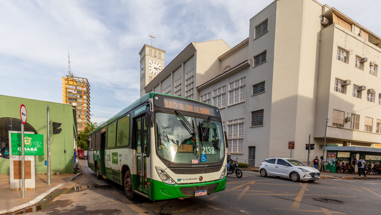 ônibus cuiabá feriado