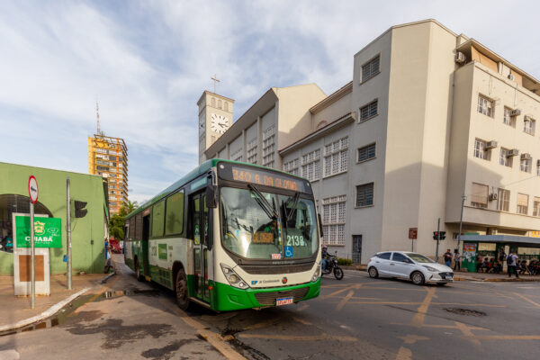 ônibus cuiabá feriado